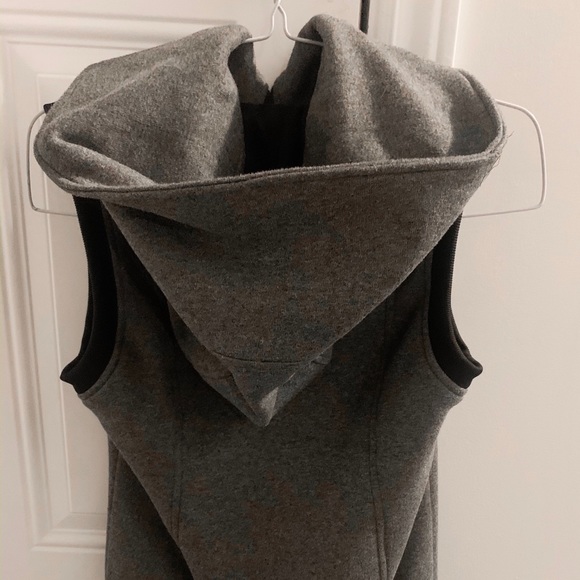 Burton Vest - Picture 3 of 5